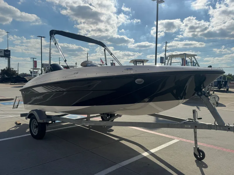 Slide: The Image of Bayliner E16LE 2025 - 7