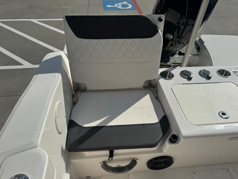 Slide: The Image of Bayliner Trophy 20CC 2026 - 11