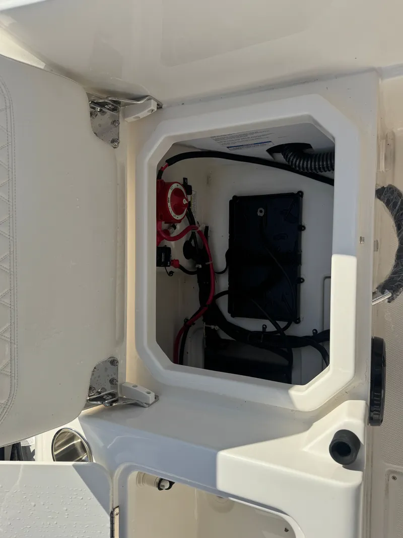 Slide: The Image of Bayliner Trophy 20CC 2026 - 13