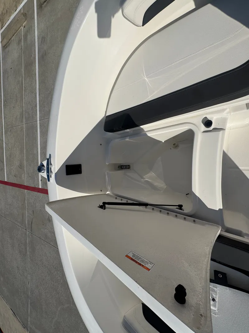 Slide: The Image of Bayliner Trophy 20CC 2026 - 25