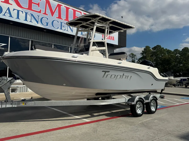 Slide: The Image of Bayliner Trophy 20CC 2026 - 3