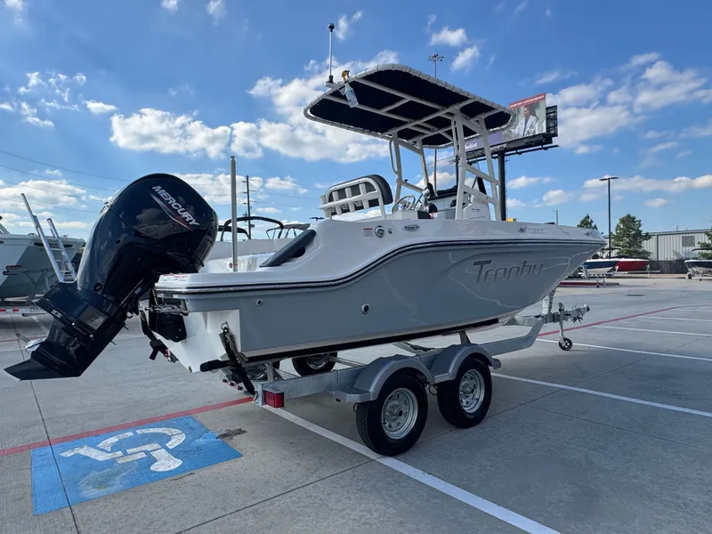 Slide: The Image of Bayliner Trophy 20CC 2026 - 34