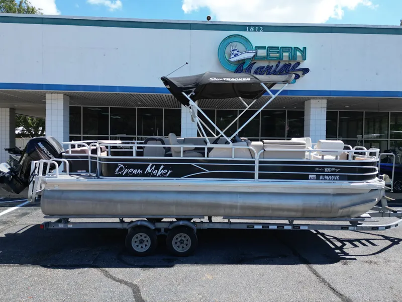 The Image of Sun Tracker FISHIN BARGE 22DLX 2018 - 1