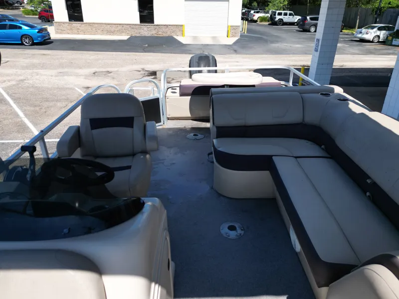 Slide: The Image of Sun Tracker FISHIN BARGE 22DLX 2018 - 25