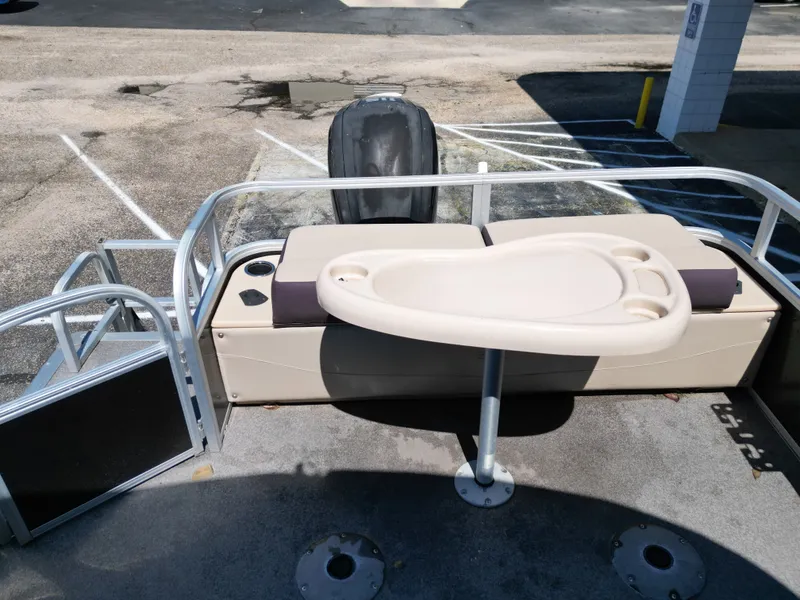 Slide: The Image of Sun Tracker FISHIN BARGE 22DLX 2018 - 26