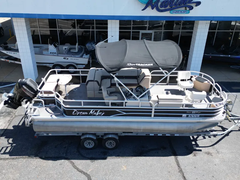 Slide: The Image of Sun Tracker FISHIN BARGE 22DLX 2018 - 3