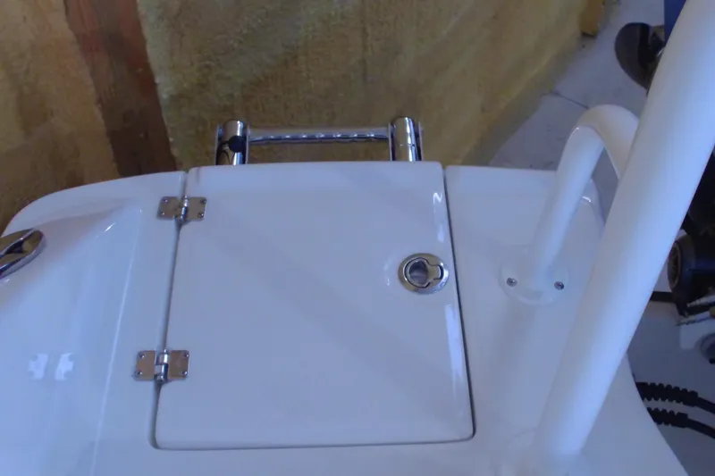 Slide: The Image of 2026 Robalo R200 Center Console boat deck with hatch and railing. - 15