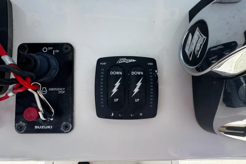 Slide: The Image of Control panel of a 2019 Sea Chaser 27 HFC boat with Suzuki emergency stop. - 20