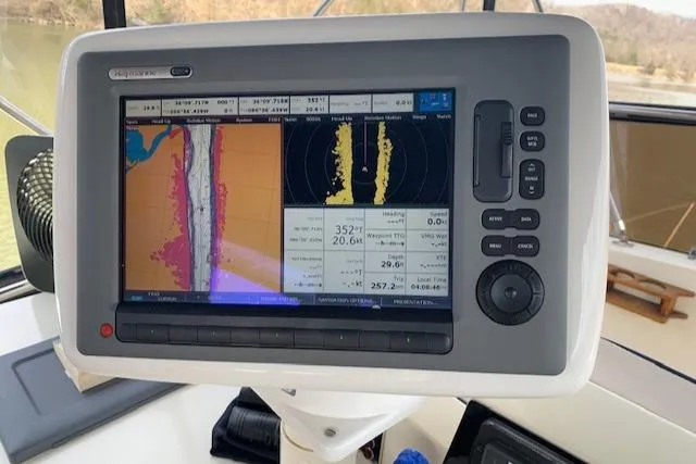 Slide: The Image of Raymarine C120 Radar / Plotter - 13