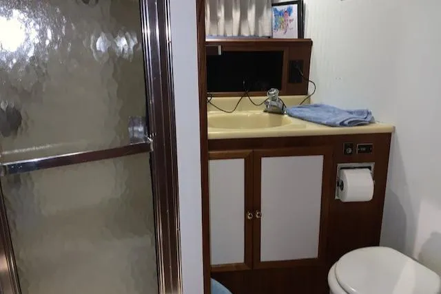 Slide: The Image of Guest Head / Shower - 28