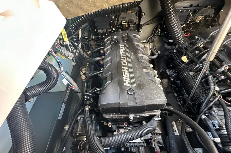 Slide: The Image of Engine compartment of 2022 Yamaha Boats 252 FSH Sport, featuring high output motor. - 107