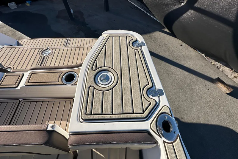 Slide: The Image of 2022 Yamaha Boats 252 FSH Sport deck with sleek, modern design and wood-like finish. - 115