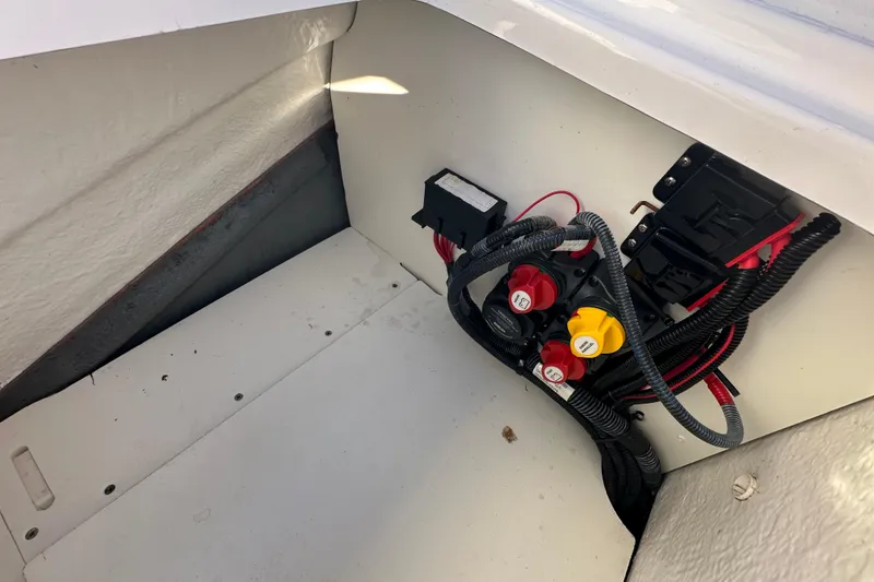 Slide: The Image of Electrical wiring setup in a 2022 Yamaha Boats 252 FSH Sport. - 117