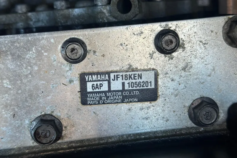 Slide: The Image of Close-up of a Yamaha engine plate on a 2022 Yamaha Boats 252 FSH Sport. - 122