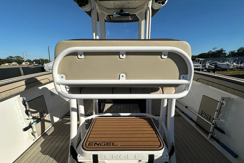 Slide: The Image of 2022 Yamaha Boats 252 FSH Sport interior with Engel cooler and seating. - 21