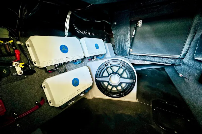 Slide: The Image of 2020 Supra SE550 audio system with JL Audio amplifiers and subwoofer installation. - 28