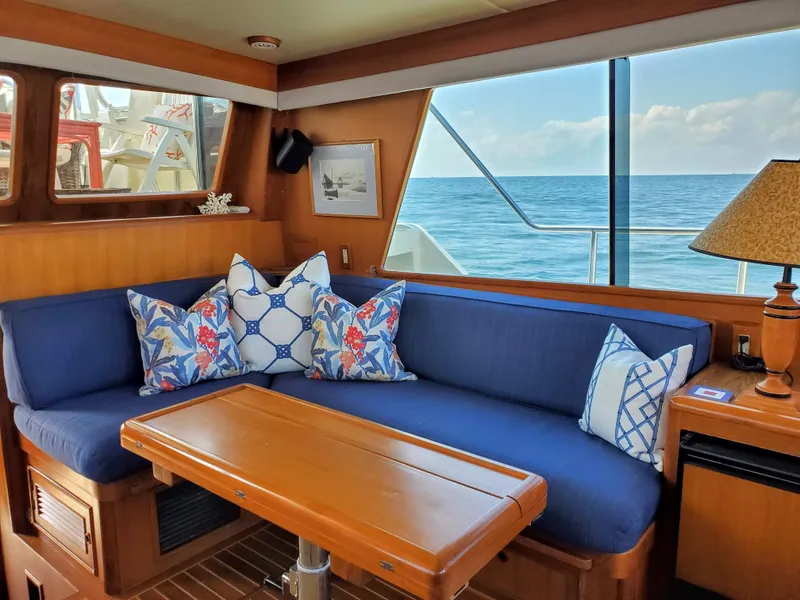 Slide: The Image of Salon Settee - 16