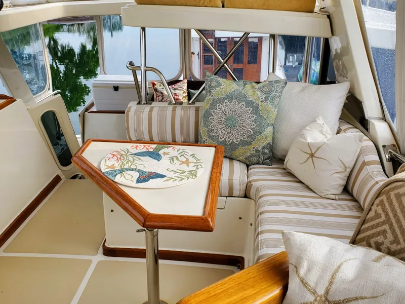 Slide: The Image of Port Settee - Flybridge - 32