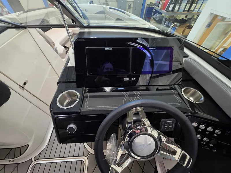 Slide: The Image of Sea Ray 260SXO 2026 - 10