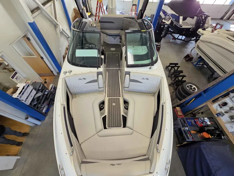 Slide: The Image of Sea Ray 260SXO 2026 - 13