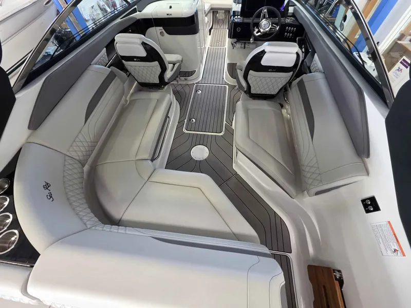 Slide: The Image of Sea Ray 260SXO 2026 - 9