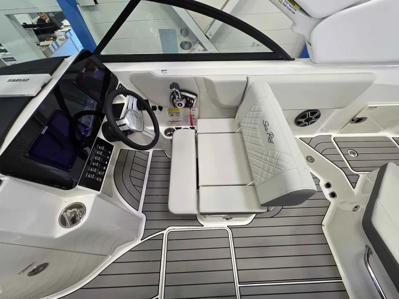 Slide: The Image of Sea Ray 230SDO 2026 - 13