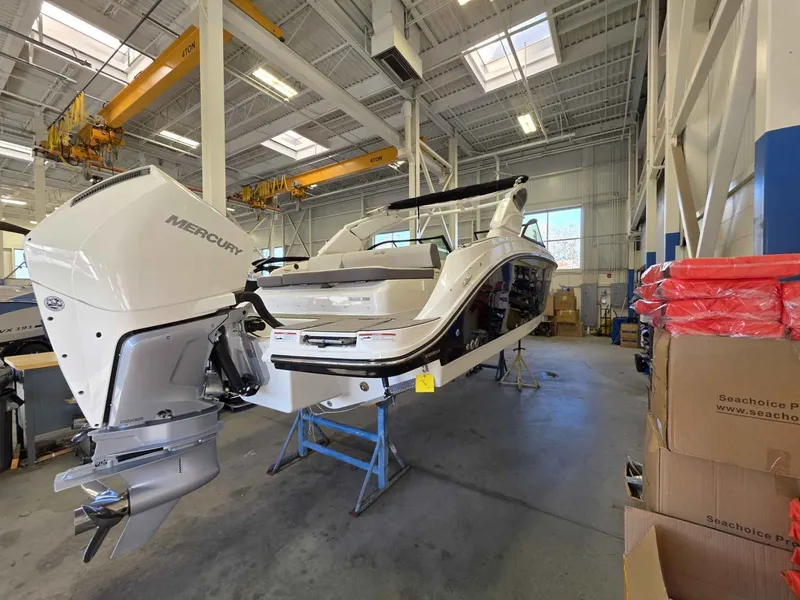 Slide: The Image of Sea Ray 230SDO 2026 - 5