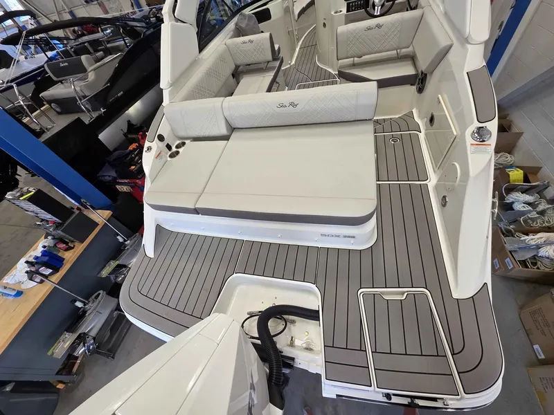 Slide: The Image of Sea Ray 230SDO 2026 - 8