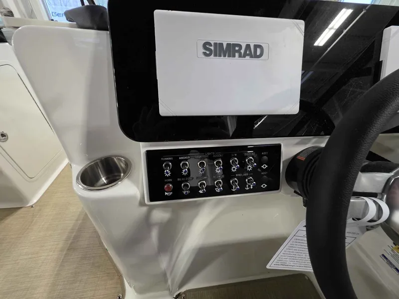 Slide: The Image of Sea Ray SDX 270 2026 - 22