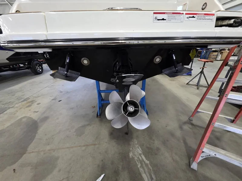 Slide: The Image of Sea Ray SDX 270 2026 - 4