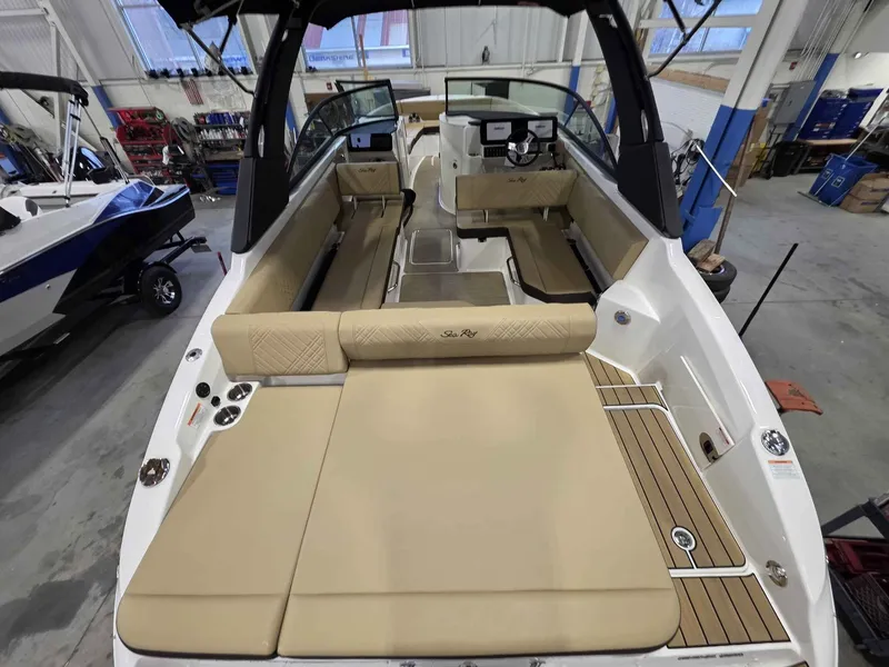 Slide: The Image of Sea Ray SDX 270 2026 - 6