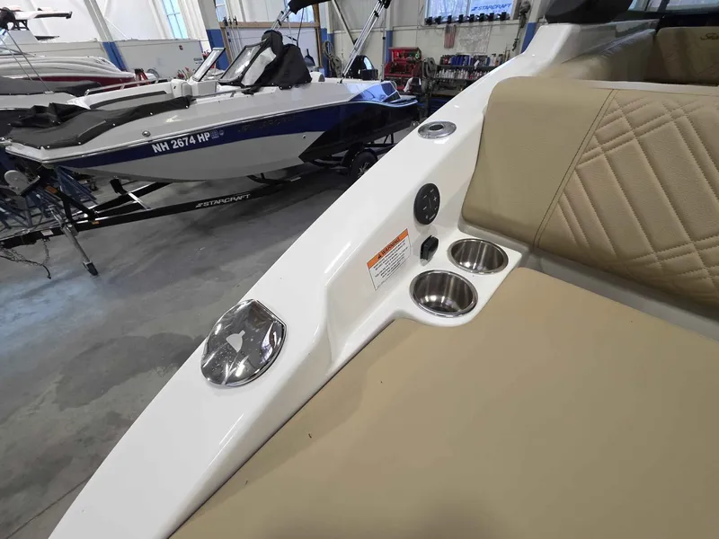 Slide: The Image of Sea Ray SDX 270 2026 - 7