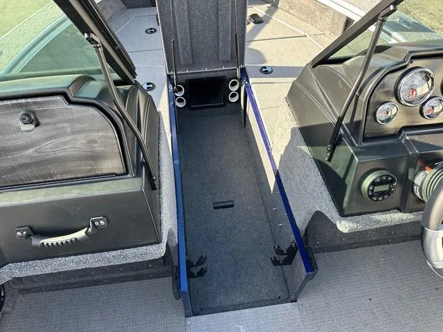 Slide: The Image of G3 Angler V1850 SF 2025 - 14