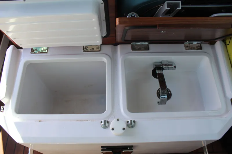 Slide: The Image of Axopar Aft Cabin 2022 - 20