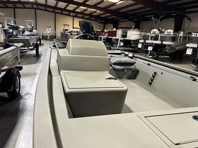 Slide: The Image of Tracker Grizzly 1754 SC 2026 - 3