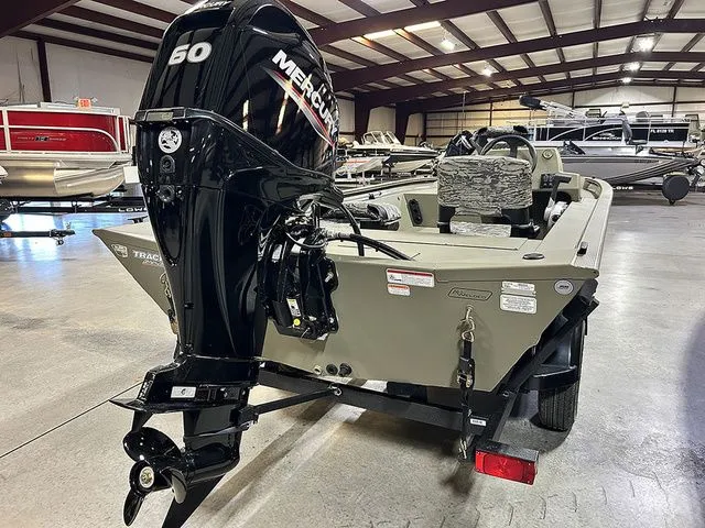 Slide: The Image of Tracker Grizzly 1754 SC 2026 - 7