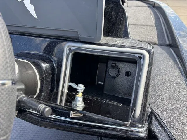 Slide: The Image of Caymas CX 21 PRO 2026 - 7