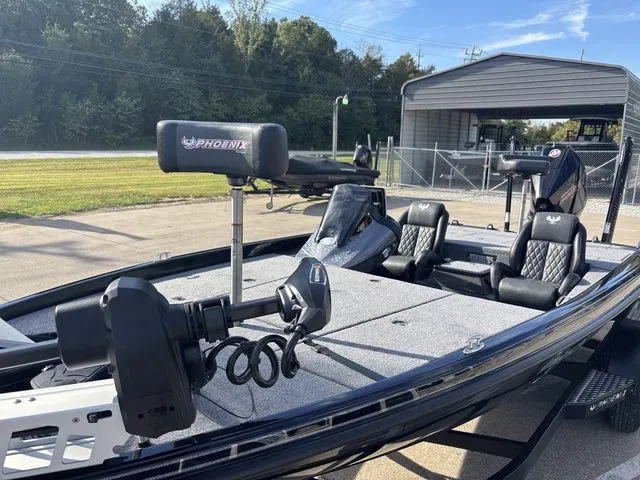 Slide: The Image of Phoenix Bass Boat 721 ZXL 2026 - 15