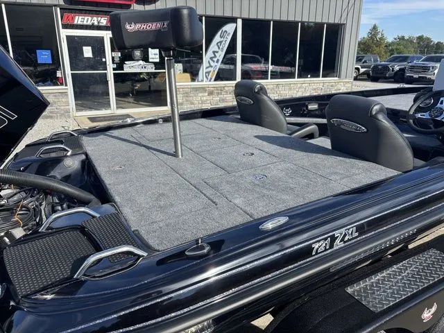 Slide: The Image of Phoenix Bass Boat 721 ZXL 2026 - 4
