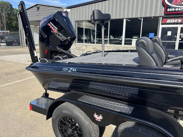 Slide: The Image of Phoenix Bass Boat 721 ZXL 2026 - 5