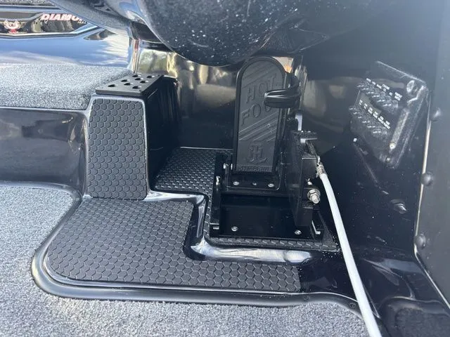 Slide: The Image of Phoenix Bass Boat 721 ZXL 2026 - 7