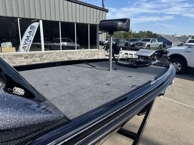 Slide: The Image of Phoenix Bass Boat 721 ZXL 2026 - 9