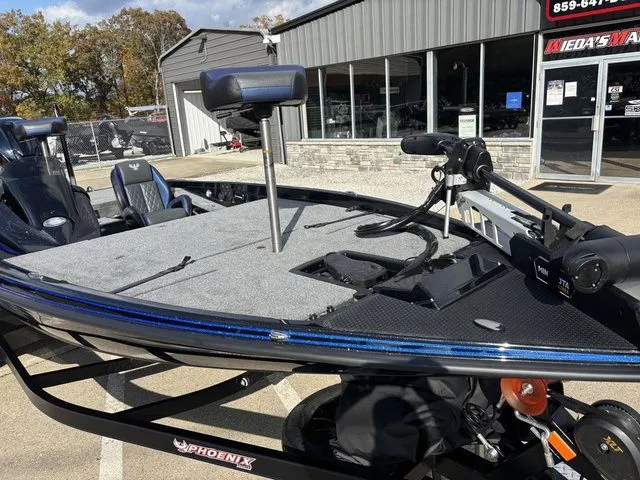 Slide: The Image of Phoenix Bass Boat 721 ZXL 2026 - 10