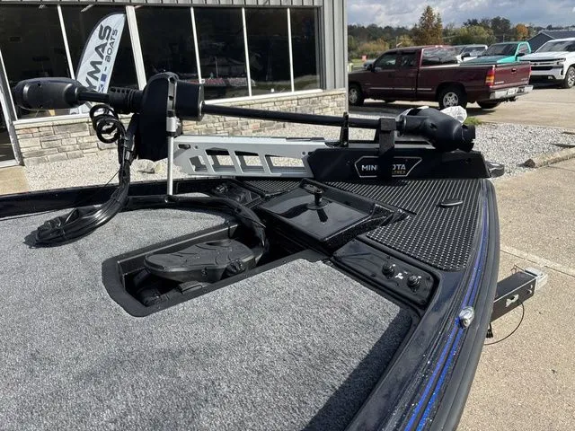 Slide: The Image of Phoenix Bass Boat 721 ZXL 2026 - 11