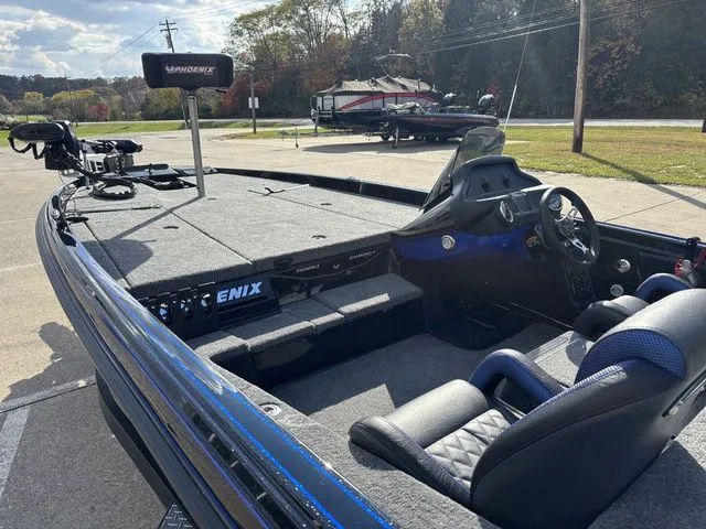 Slide: The Image of Phoenix Bass Boat 721 ZXL 2026 - 17