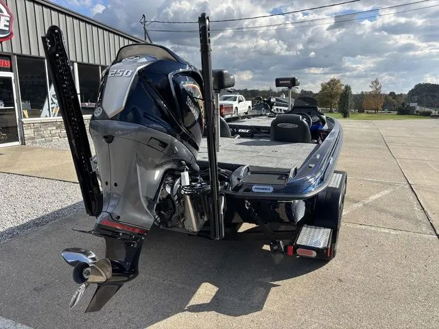 Slide: The Image of Phoenix Bass Boat 721 ZXL 2026 - 2