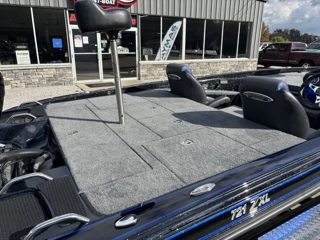 Slide: The Image of Phoenix Bass Boat 721 ZXL 2026 - 5
