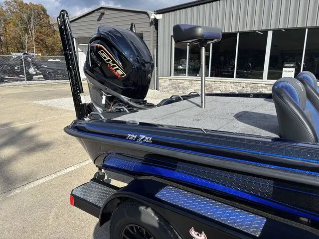 Slide: The Image of Phoenix Bass Boat 721 ZXL 2026 - 6