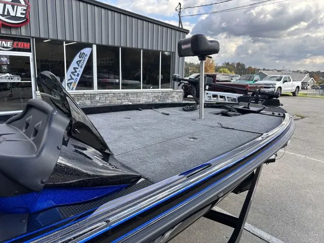 Slide: The Image of Phoenix Bass Boat 721 ZXL 2026 - 8