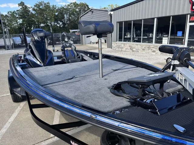 Slide: The Image of Phoenix Bass Boat 921 Elite X 2026 - 11